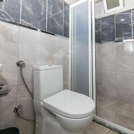 Ceren Akyaka Daily Weekly * Μούγκλα