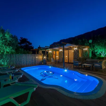 Ceren Akyaka Daily Weekly * Μούγκλα