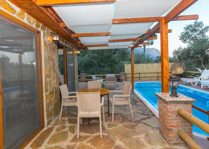 Ceren Akyaka Daily Weekly *