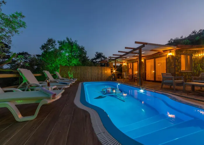 Ceren Akyaka Daily Weekly Vila